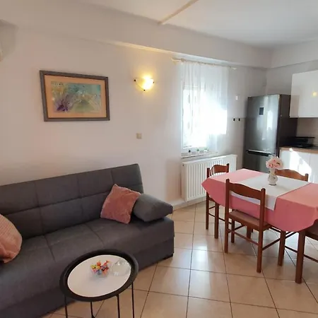 Nevenka Apartamento